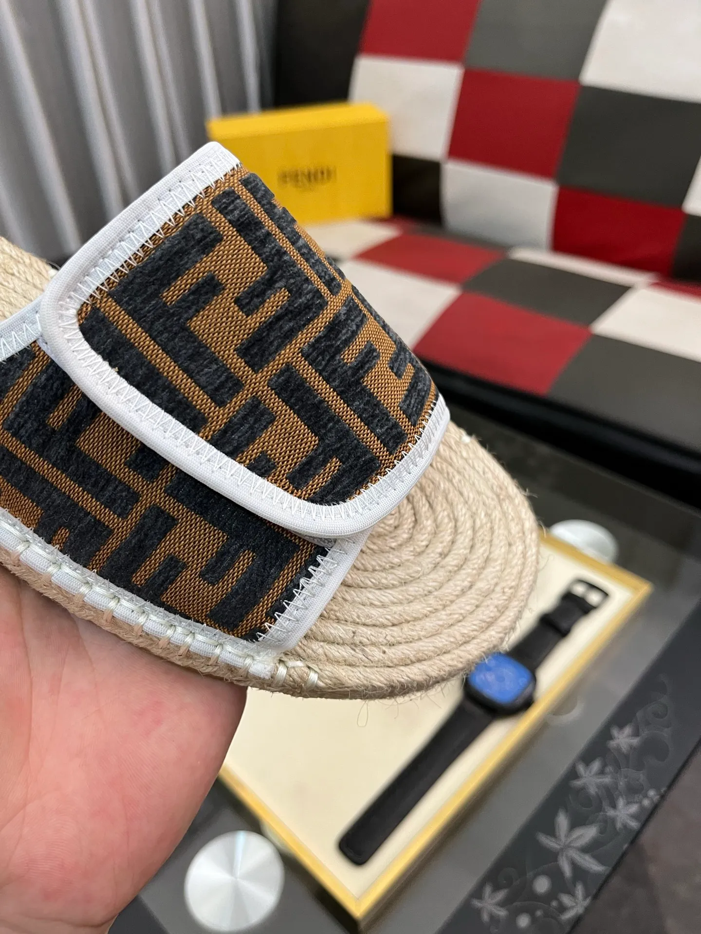 Men's shoes💰320⌚️⌚️[FENDI~Fendi slippers] High-end men's shoes brand official website 1:1 latest masterpiece: original mold customization, fabrics made of imported original materials, upgraded outsole, lighter, top quality in the market, simple and tasteful, a must-have for fashionistas, fashion is at your feet, full of confidence, the same style at the counter👍The season of summer slippers is here. Yardage: 38-44. Can be customized45.46.47
